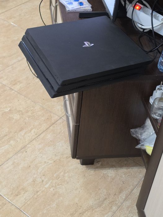 Playstation 4 pro 825G