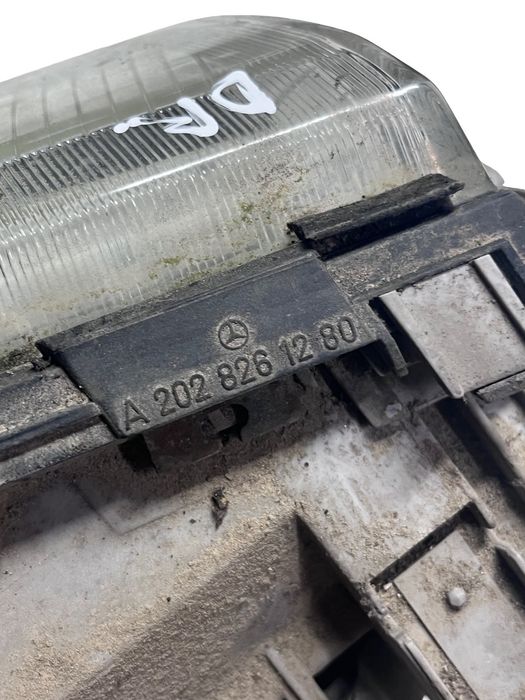 Far Dreapta Fata Mercedes-Benz C-Class W202 1993 - 2000 A2028261280