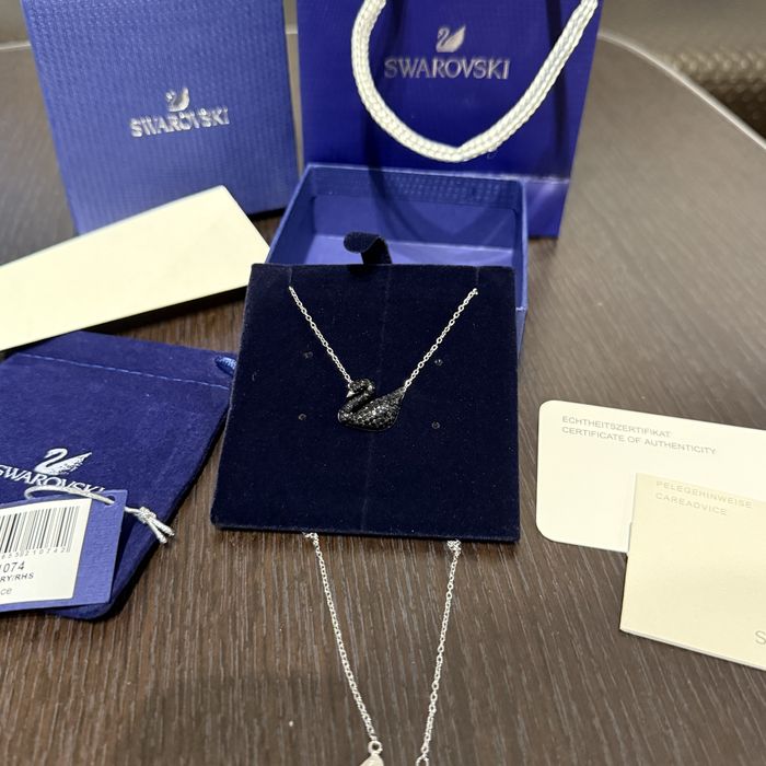 Lantisor Swarovski Black Platinum Little Swan