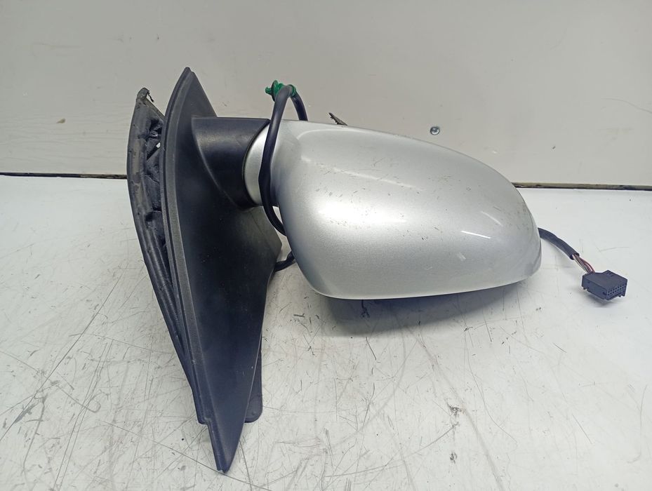 Oglinda dreapta E13010880 Volkswagen Golf 5 (2003 - 2009)