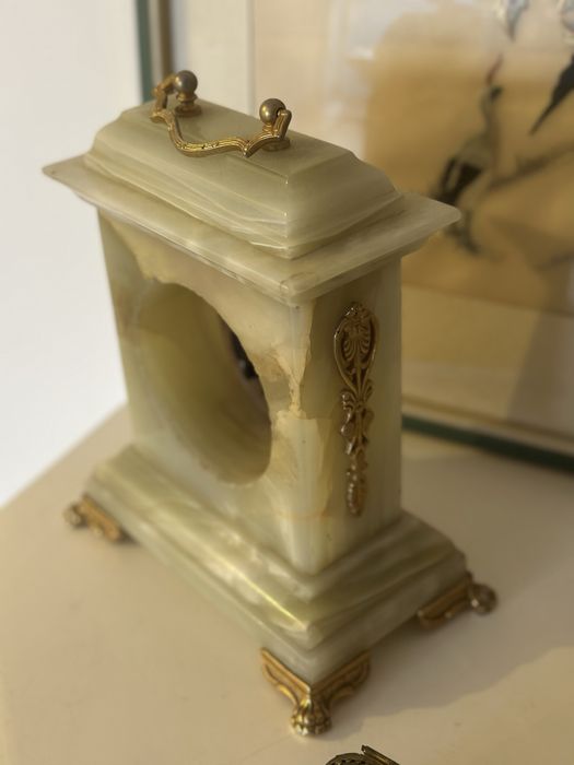 Ceas vechi din onyx verde