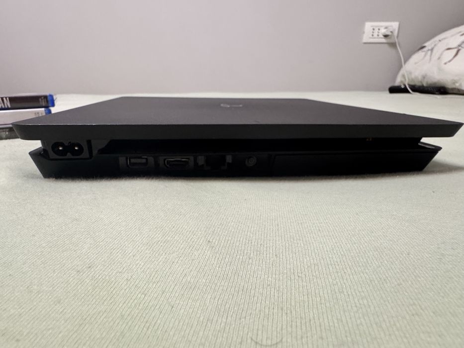 PS4 Slim 1TB + jocuri