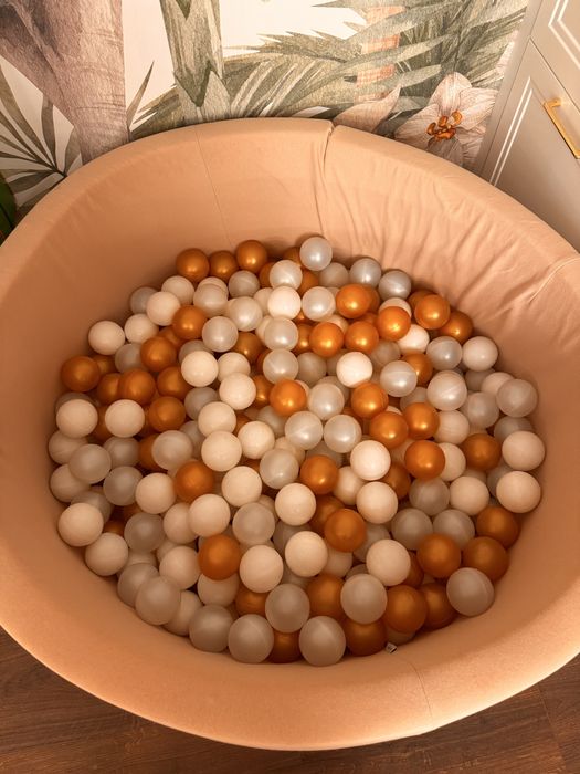 Сухой бассейн с шарами