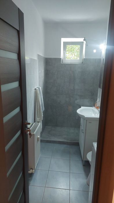 Apartament 2 camere decomandat,etaj.2 renovat recent, balcon închis