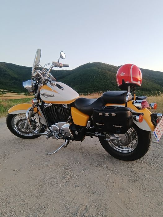 Vând motocicleta Honda shadow 1100