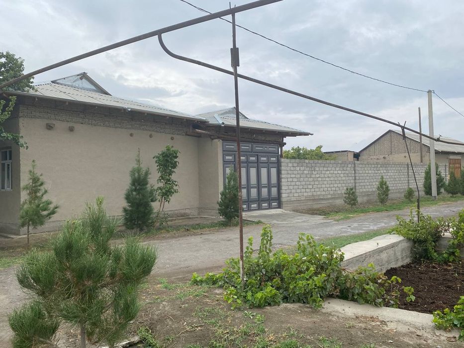 Hovli sotiladi 10 sotixlik