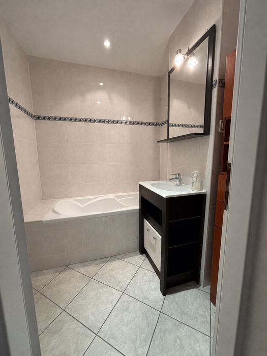 Inchiriez apartament