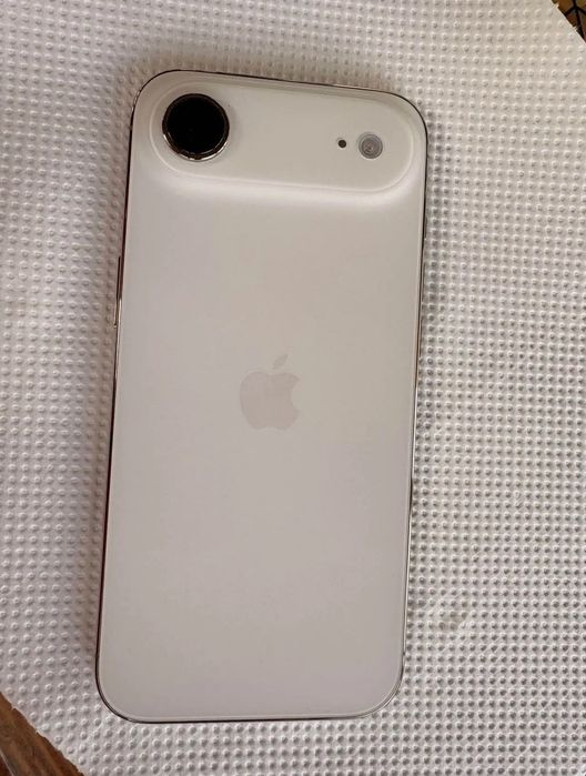 Vând iPhone 17 air 256 gb 100% sănătate