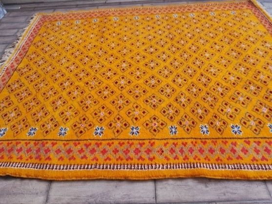 Продам ковёр ручной работы.