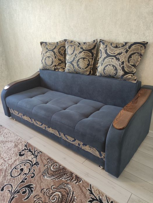 Диван раскладной в хорошем состоянии