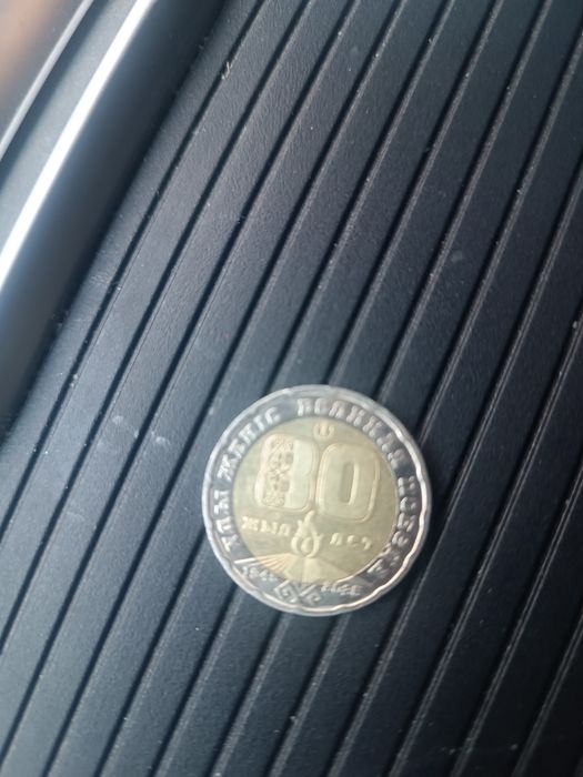 Продам монету 200