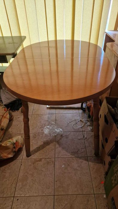 Овална разтегателна трапезна маса