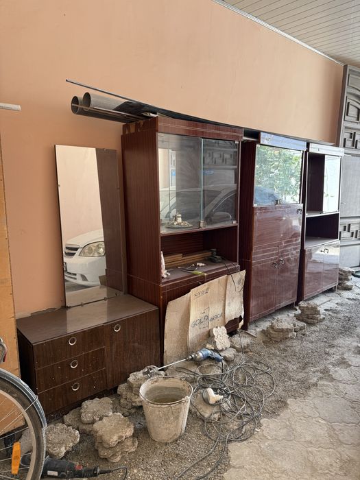 garnitur va oynali trimosi bor komplekt