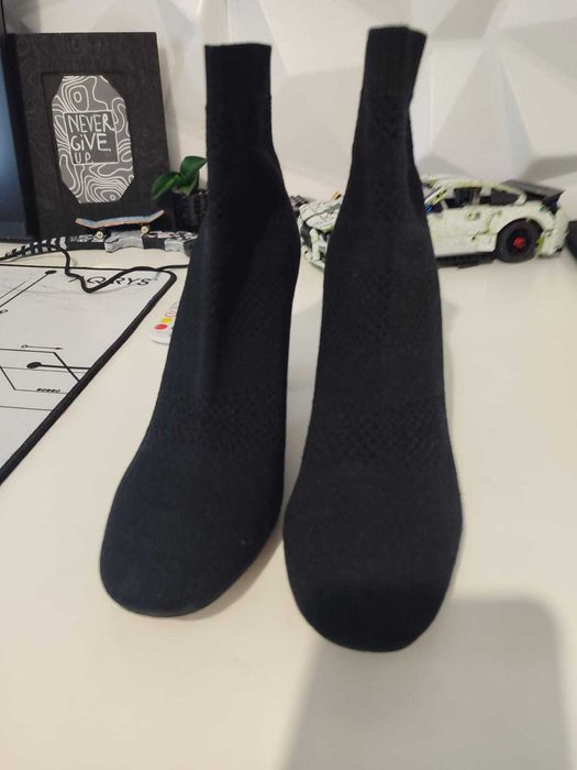 Ghete din material tricotat,Zara, stare f buna, 36