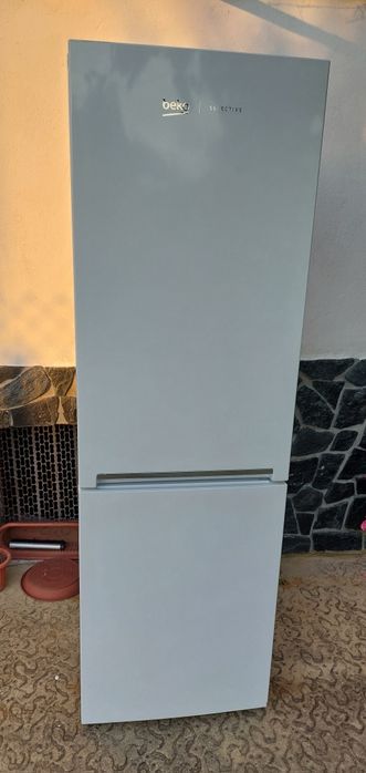 Хладилник Веко RCSA 330K30W 186см