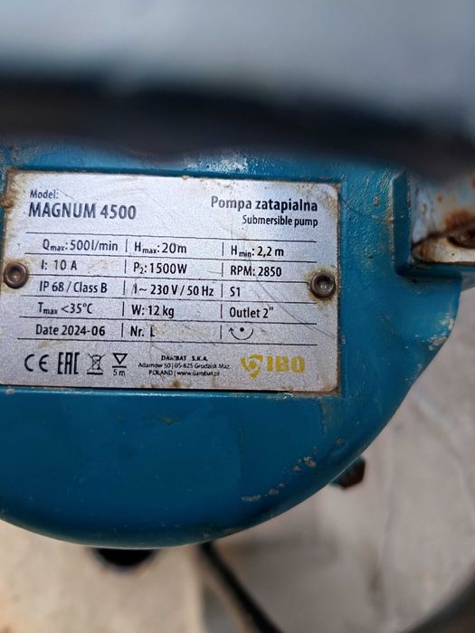 Сондажна машина за вода с камионче към нея