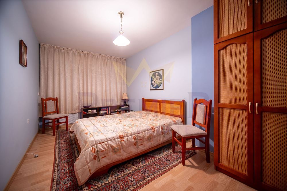 Продава се Тристаен апартамент в Добрич, Център - 98 кв.м за 1480 €/кв.м - Снимка #11