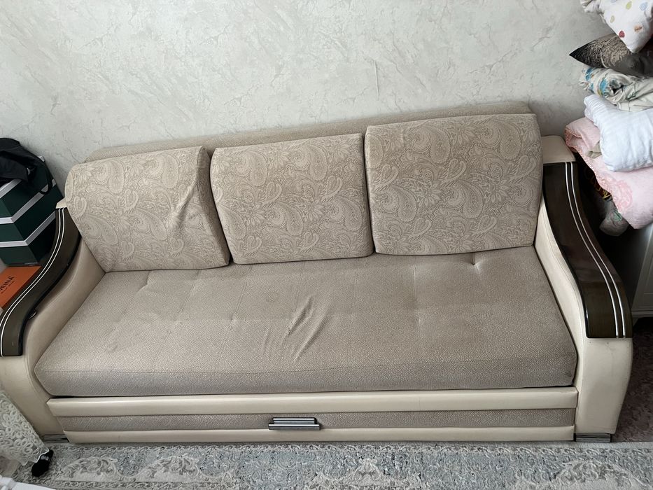 Раскладной диван с ящиком для белья