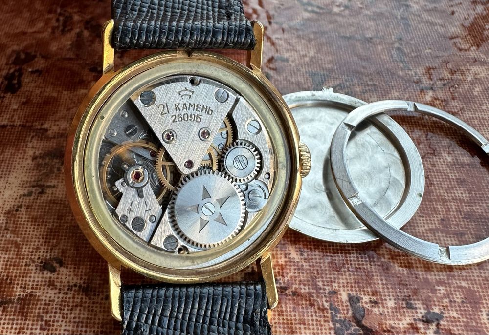 Сьветски механичен часовник Ракета балтика,позлатен аи 20