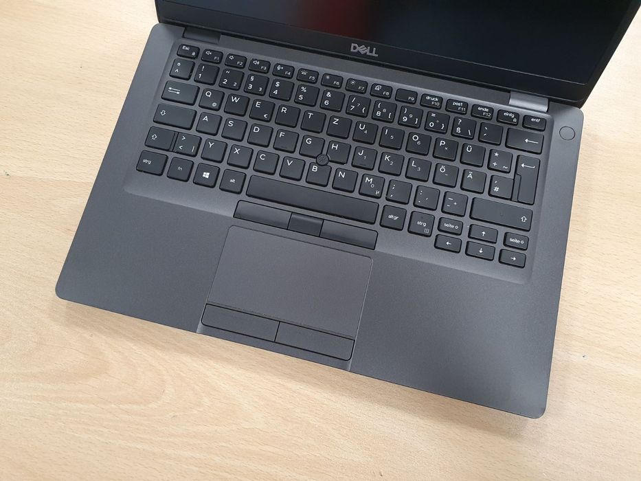 Лаптоп Dell 5400 ,i7 8560 u , 16 ddr4, 512 ssd, в гаранция до 2028