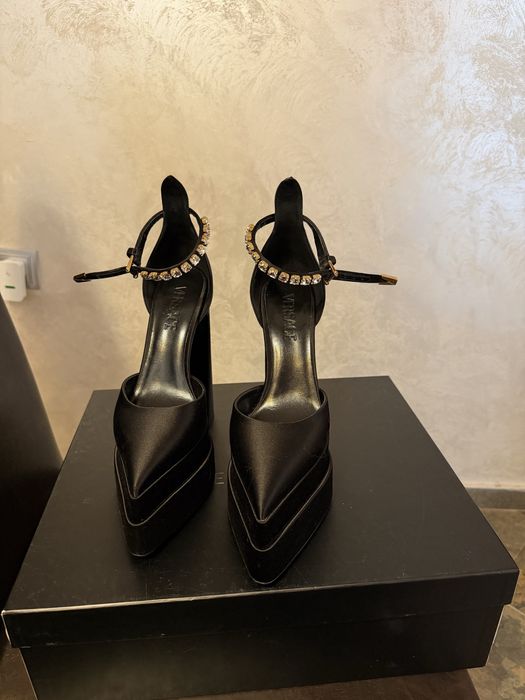 Черни Versace токчета