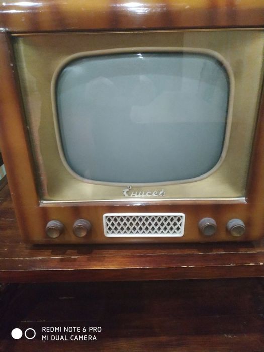 Antikvariant Televizor Kolleksionerlar uchun ,batafsil telefon orqali.