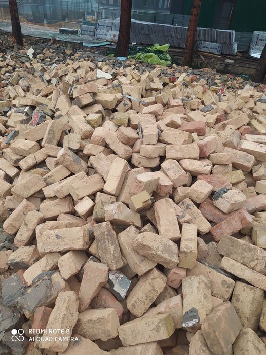 Pishgan g'isht bor 500 som dastavka bor