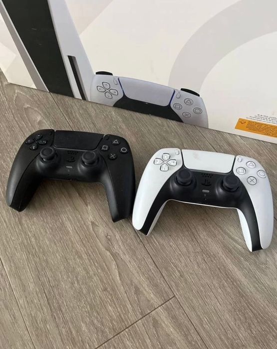 PlayStation 5 с двумя геймпадами + 600 игр
