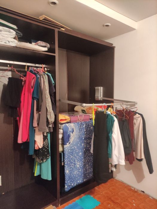 Продам очень вместительный модульный гардероб