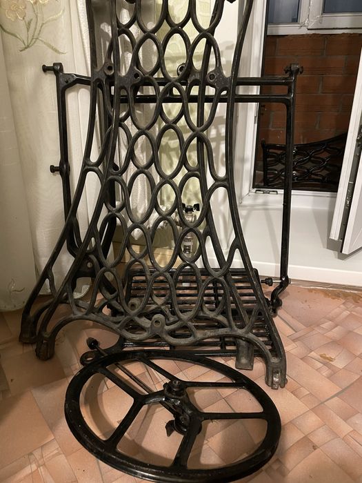 Продам станину от швейной машины.