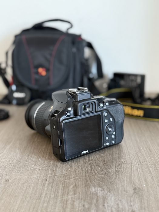 Aparat foto DSLR Nikon D3500 + obiectiv + accesorii