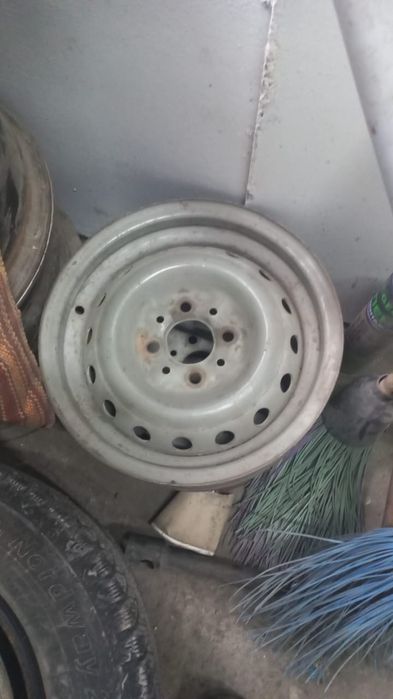 Продам два диска на 13