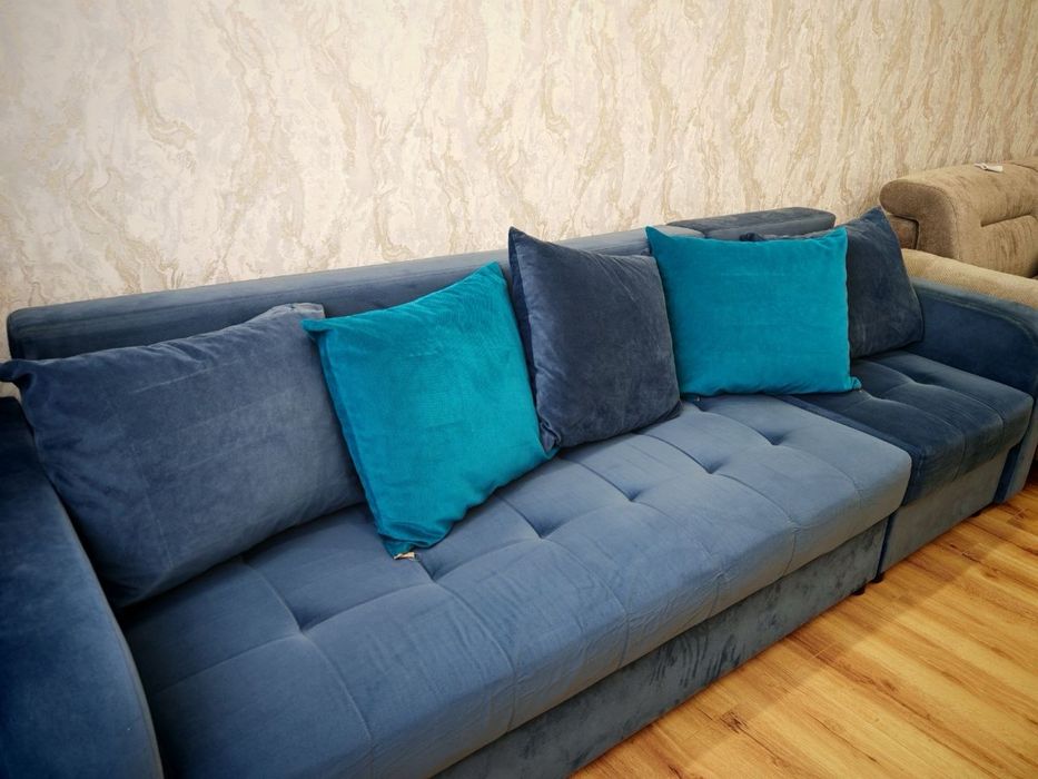 Продаю диван, в длинну 2,86 в раскрытом виде 1.55