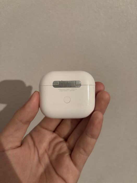 Эйрподсы 2 штук за 15к