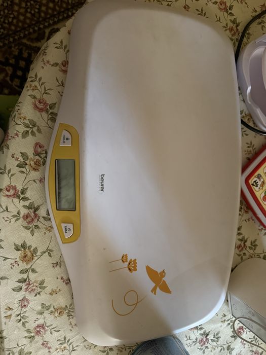 Vand lucruri pentru bebe