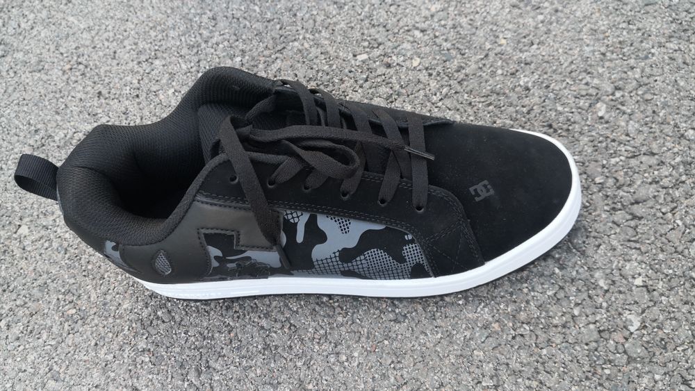 Продам кроссовки