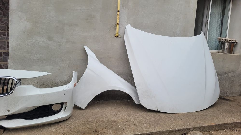 BMW F30 - Bară/Aripă/Capotă + Far dreapta