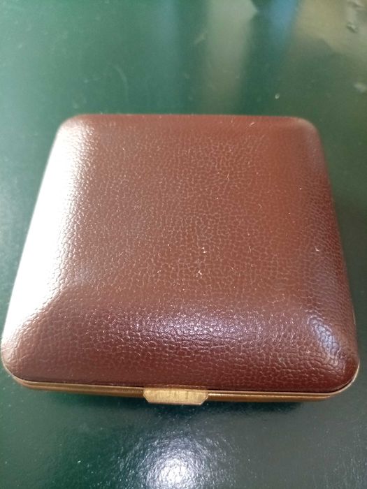 Ceas mecanic de voiaj, perfect funcțional și estetic.