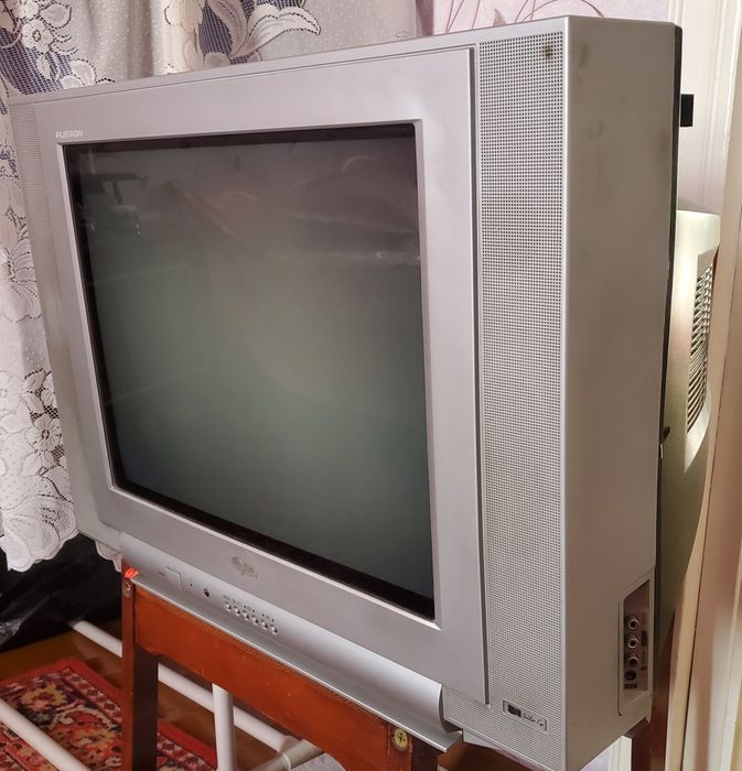 Продам телевизор LG в хорошем состоянии. (купили новый)