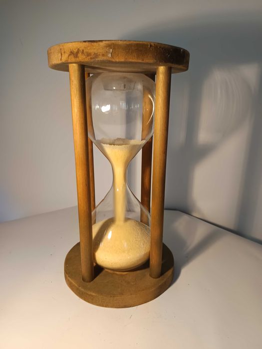 Clepsidra din lemn Dimensiuni 18 x 33 cm