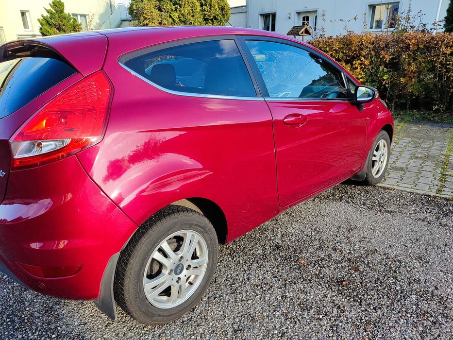 Vând Ford fiesta TITANIUM 1.6 tdci 2010