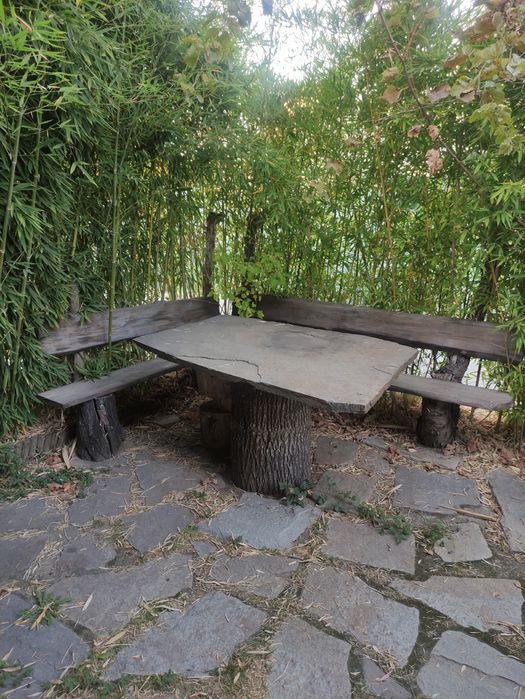 Продавам градинска маса от камък