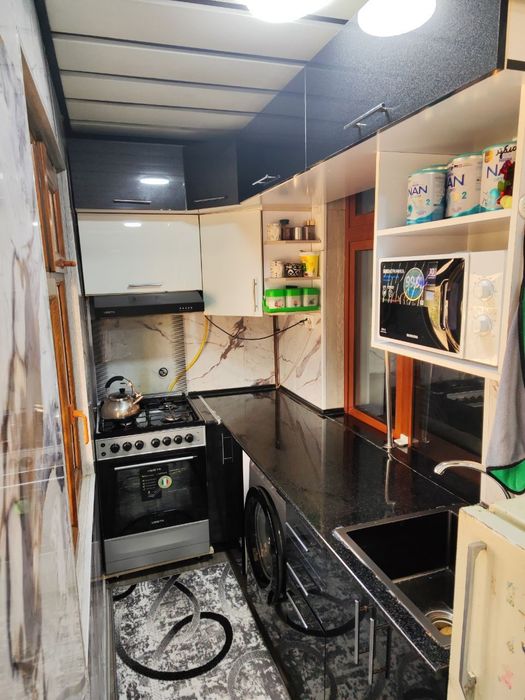 Kvartera sotiladi. 2 xona 3 xona qilingan. Galyorka dom. Birinchi etaj