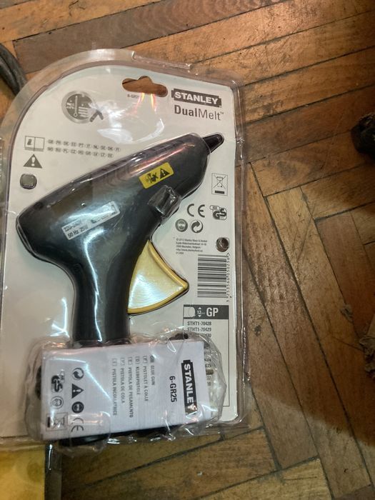 Pistol de lipici STANLEY® DualMelt™ 25 W italia