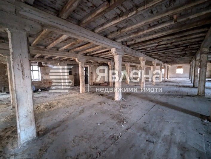 Продава се Промишлена сграда в Кюстендил, Център - 3250 кв.м за 33 €/кв.м - Снимка #2