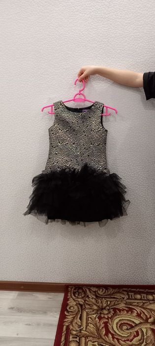 Продам праздничное детское платье (3–4 года)