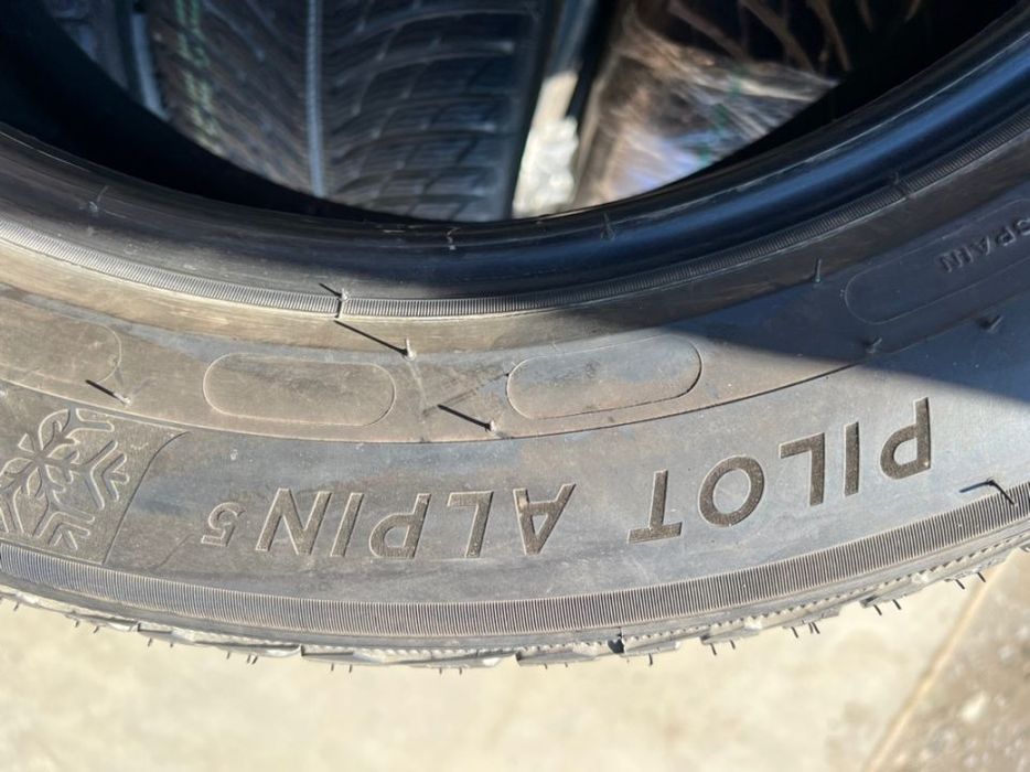 vând 4 anvelope 225/55/18 Michelin de iarnă ca noi