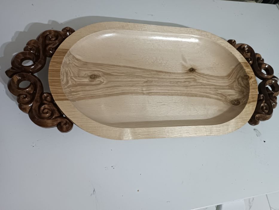 Табақ сатылады қара ағаштан жасалған