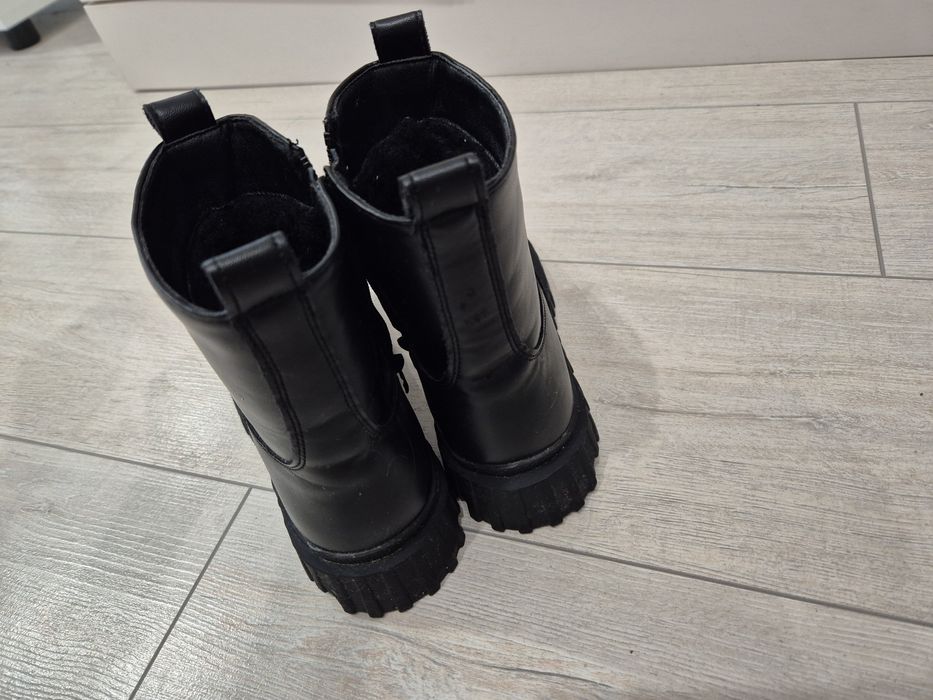 Продам почти новые сапоги.