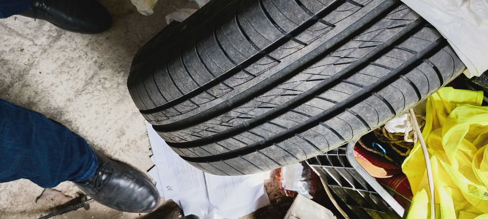 Продавам гуми дебица и мултимедия за Мицубиши олтлендър